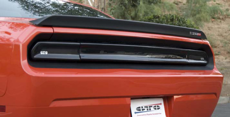 GTS Center Tail Light Cover w/o Logo 08-14 Dodge Challenger - Click Image to Close
